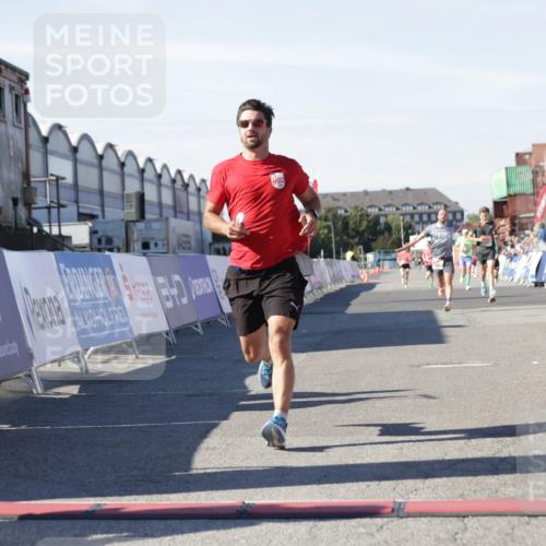 03.10.2025 - Köhlbrandbrückenlauf Jannik Wohlers http://msf.ph/oto/9090664 03.10.2025 12:53:52 Ziel 4088, 6002, 6085, 6422, 6624, 6817 meine-sportfotos.de