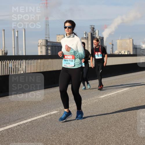 03.10.2025 - Köhlbrandbrückenlauf Lena Gebhardt http://msf.ph/oto/9090676 03.10.2025 10:07:40 Position 2 3476 meine-sportfotos.de