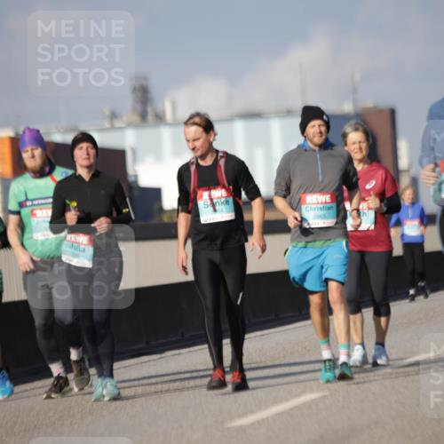 03.10.2025 - Köhlbrandbrückenlauf Jannik Wohlers http://msf.ph/oto/9090681 03.10.2025 10:10:30 Position 3 3083, 2863, 2258 meine-sportfotos.de