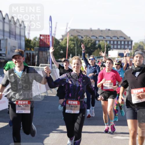 03.10.2025 - Köhlbrandbrückenlauf Jannik Wohlers http://msf.ph/oto/9090682 03.10.2025 13:19:40 Ziel 4691, 4981, 5047, 5148, 5647, 5648, 5650, 5838, 5931, 5975, 6382, 6383, 6509, 6600, 6776 meine-sportfotos.de