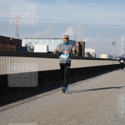 03.10.2025 - Köhlbrandbrückenlauf Fabian Wolf http://msf.ph/oto/9090683 03.10.2025 10:26:36 Position 3 2692 meine-sportfotos.de