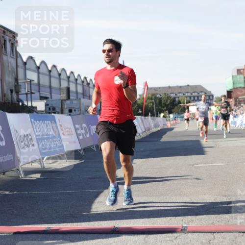 03.10.2025 - Köhlbrandbrückenlauf Jannik Wohlers http://msf.ph/oto/9090690 03.10.2025 12:53:52 Ziel 4088, 6002, 6085, 6422, 6624, 6817 meine-sportfotos.de