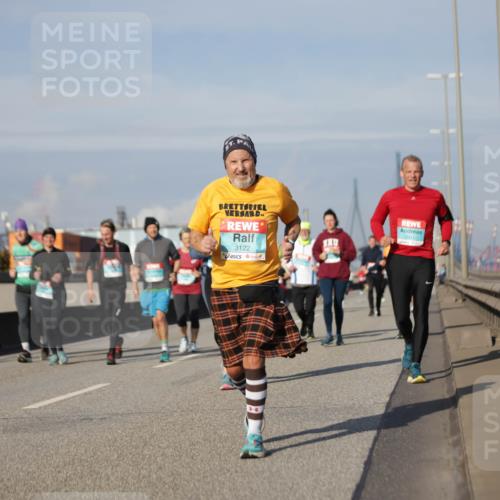 03.10.2025 - Köhlbrandbrückenlauf Jannik Wohlers http://msf.ph/oto/9090691 03.10.2025 10:10:31 Position 3 3122, 2321 meine-sportfotos.de