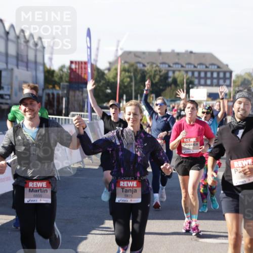 03.10.2025 - Köhlbrandbrückenlauf Jannik Wohlers http://msf.ph/oto/9090694 03.10.2025 13:19:40 Ziel 4691, 4981, 5047, 5148, 5647, 5648, 5650, 5838, 5931, 5975, 6382, 6383, 6509, 6600, 6776 meine-sportfotos.de