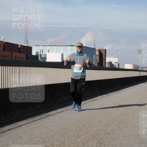 03.10.2025 - Köhlbrandbrückenlauf Fabian Wolf http://msf.ph/oto/9090695 03.10.2025 10:26:36 Position 3 2692 meine-sportfotos.de