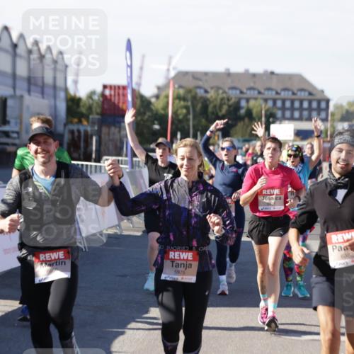 03.10.2025 - Köhlbrandbrückenlauf Jannik Wohlers http://msf.ph/oto/9090706 03.10.2025 13:19:40 Ziel 4691, 4981, 5047, 5148, 5647, 5648, 5650, 5838, 5931, 5975, 6382, 6383, 6509, 6600, 6776 meine-sportfotos.de
