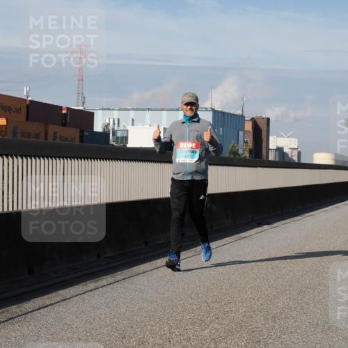 03.10.2025 - Köhlbrandbrückenlauf Fabian Wolf http://msf.ph/oto/9090707 03.10.2025 10:26:37 Position 3 2692 meine-sportfotos.de