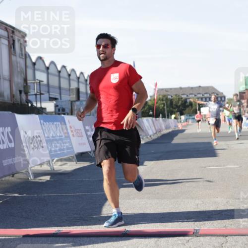 03.10.2025 - Köhlbrandbrückenlauf Jannik Wohlers http://msf.ph/oto/9090722 03.10.2025 12:53:52 Ziel 4088, 6002, 6085, 6422, 6624, 6817 meine-sportfotos.de