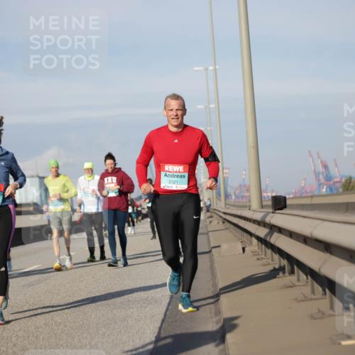 03.10.2025 - Köhlbrandbrückenlauf Jannik Wohlers http://msf.ph/oto/9090725 03.10.2025 10:10:32 Position 3 2321 meine-sportfotos.de