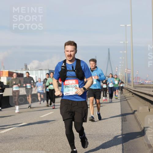 03.10.2025 - Köhlbrandbrückenlauf Jannik Wohlers http://msf.ph/oto/9090726 03.10.2025 09:59:08 Position 3 2812 meine-sportfotos.de