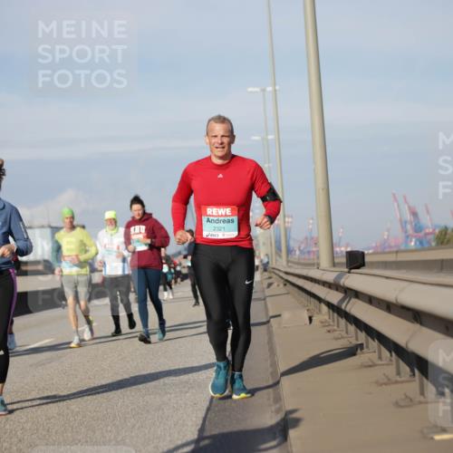 03.10.2025 - Köhlbrandbrückenlauf Jannik Wohlers http://msf.ph/oto/9090728 03.10.2025 10:10:33 Position 3 2321 meine-sportfotos.de