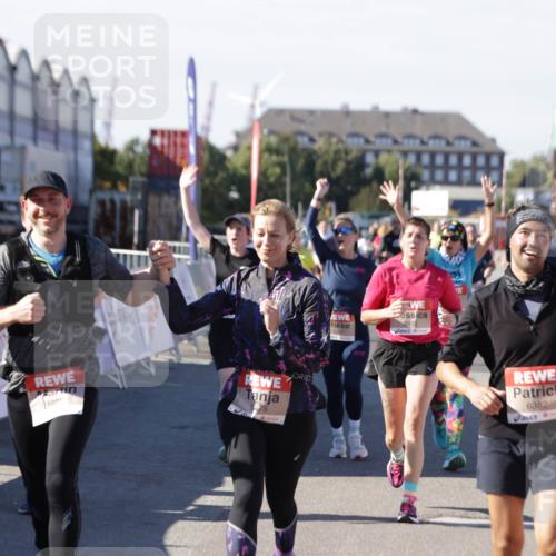 03.10.2025 - Köhlbrandbrückenlauf Jannik Wohlers http://msf.ph/oto/9090729 03.10.2025 13:19:40 Ziel 4691, 4981, 5047, 5148, 5647, 5648, 5650, 5838, 5931, 5975, 6382, 6383, 6509, 6600, 6776 meine-sportfotos.de