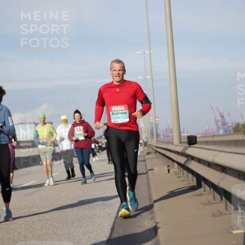 03.10.2025 - Köhlbrandbrückenlauf Jannik Wohlers http://msf.ph/oto/9090739 03.10.2025 10:10:33 Position 3 2258, 2321 meine-sportfotos.de