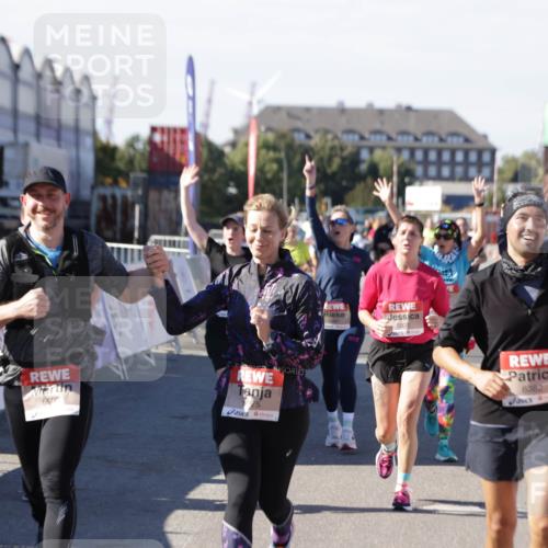 03.10.2025 - Köhlbrandbrückenlauf Jannik Wohlers http://msf.ph/oto/9090741 03.10.2025 13:19:40 Ziel 4691, 4981, 5047, 5148, 5647, 5648, 5650, 5838, 5931, 5975, 6382, 6383, 6509, 6600, 6776 meine-sportfotos.de