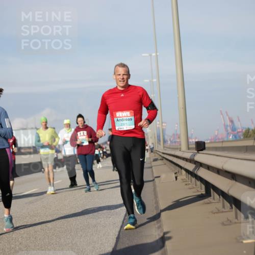 03.10.2025 - Köhlbrandbrückenlauf Jannik Wohlers http://msf.ph/oto/9090745 03.10.2025 10:10:33 Position 3 2258, 2321 meine-sportfotos.de