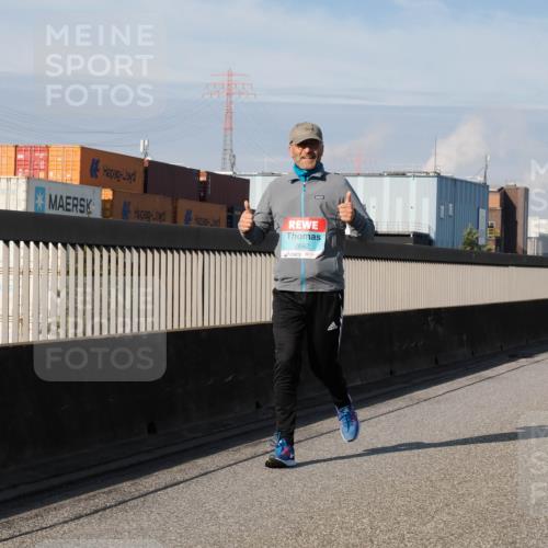 03.10.2025 - Köhlbrandbrückenlauf Fabian Wolf http://msf.ph/oto/9090746 03.10.2025 10:26:37 Position 3 2692 meine-sportfotos.de