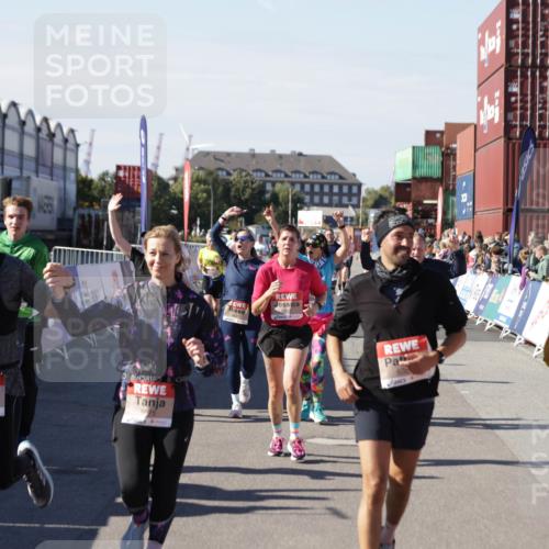 03.10.2025 - Köhlbrandbrückenlauf Jannik Wohlers http://msf.ph/oto/9090753 03.10.2025 13:19:40 Ziel 4691, 4981, 5047, 5148, 5647, 5648, 5650, 5838, 5931, 5975, 6382, 6383, 6509, 6600, 6776 meine-sportfotos.de