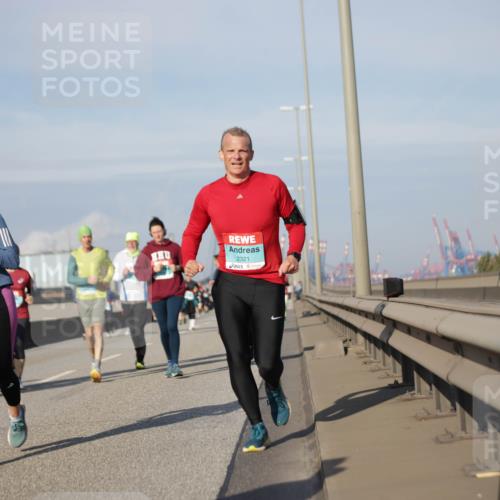 03.10.2025 - Köhlbrandbrückenlauf Jannik Wohlers http://msf.ph/oto/9090755 03.10.2025 10:10:33 Position 3 2258, 2321 meine-sportfotos.de