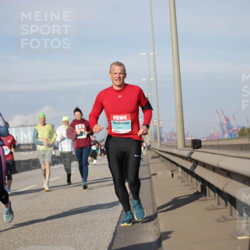 03.10.2025 - Köhlbrandbrückenlauf Jannik Wohlers http://msf.ph/oto/9090760 03.10.2025 10:10:33 Position 3 2258, 2321 meine-sportfotos.de