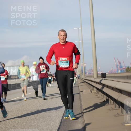 03.10.2025 - Köhlbrandbrückenlauf Jannik Wohlers http://msf.ph/oto/9090766 03.10.2025 10:10:33 Position 3 2258, 2321 meine-sportfotos.de