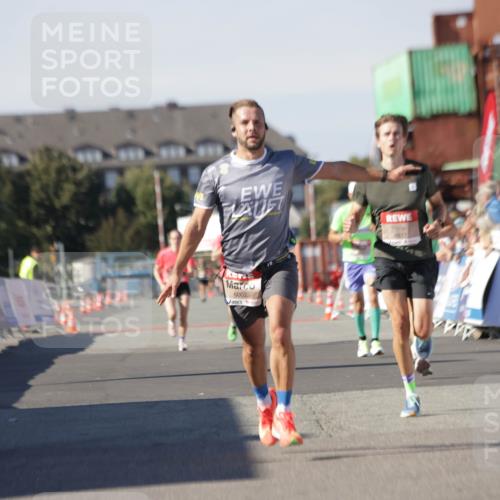 03.10.2025 - Köhlbrandbrückenlauf Jannik Wohlers http://msf.ph/oto/9090767 03.10.2025 12:53:54 Ziel 4030, 4088, 6002, 6085, 6422, 6817 meine-sportfotos.de