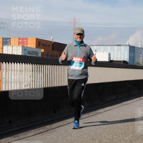 03.10.2025 - Köhlbrandbrückenlauf Fabian Wolf http://msf.ph/oto/9090769 03.10.2025 10:26:38 Position 3 2692 meine-sportfotos.de