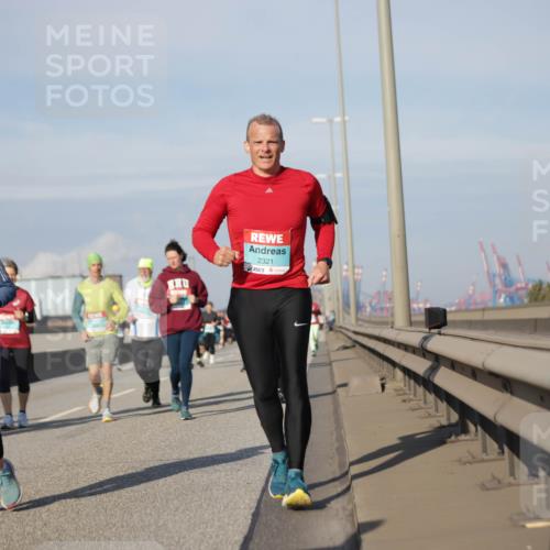 03.10.2025 - Köhlbrandbrückenlauf Jannik Wohlers http://msf.ph/oto/9090772 03.10.2025 10:10:33 Position 3 2321 meine-sportfotos.de