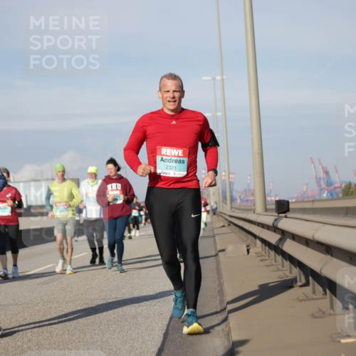 03.10.2025 - Köhlbrandbrückenlauf Jannik Wohlers http://msf.ph/oto/9090778 03.10.2025 10:10:33 Position 3 2321 meine-sportfotos.de