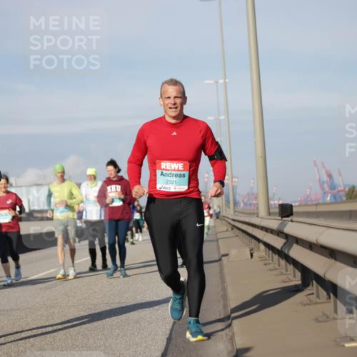 03.10.2025 - Köhlbrandbrückenlauf Jannik Wohlers http://msf.ph/oto/9090779 03.10.2025 10:10:33 Position 3 2258, 2321 meine-sportfotos.de
