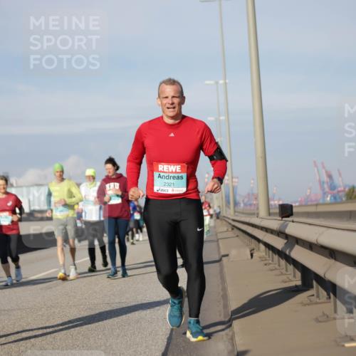 03.10.2025 - Köhlbrandbrückenlauf Jannik Wohlers http://msf.ph/oto/9090785 03.10.2025 10:10:33 Position 3 2258, 2321 meine-sportfotos.de