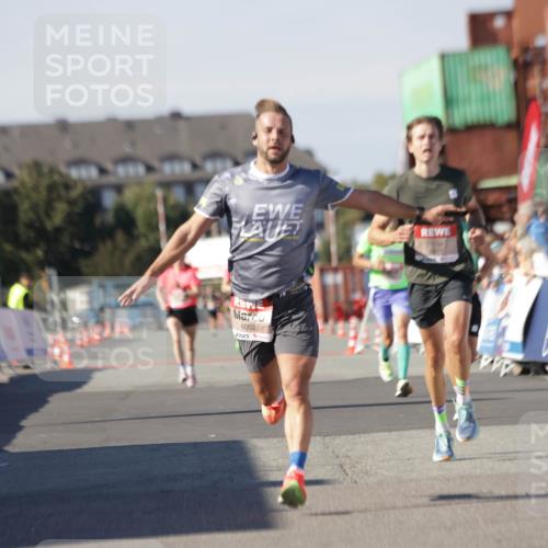 03.10.2025 - Köhlbrandbrückenlauf Jannik Wohlers http://msf.ph/oto/9090788 03.10.2025 12:53:54 Ziel 4030, 4088, 6002, 6085, 6422, 6817 meine-sportfotos.de