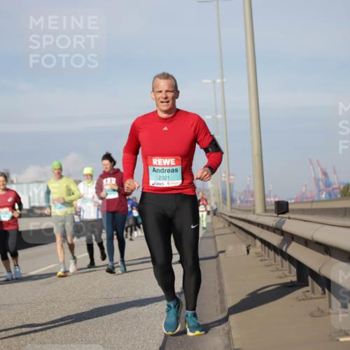 03.10.2025 - Köhlbrandbrückenlauf Jannik Wohlers http://msf.ph/oto/9090791 03.10.2025 10:10:33 Position 3 258, 2321 meine-sportfotos.de