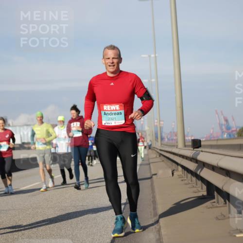 03.10.2025 - Köhlbrandbrückenlauf Jannik Wohlers http://msf.ph/oto/9090796 03.10.2025 10:10:33 Position 3 2258, 2321 meine-sportfotos.de