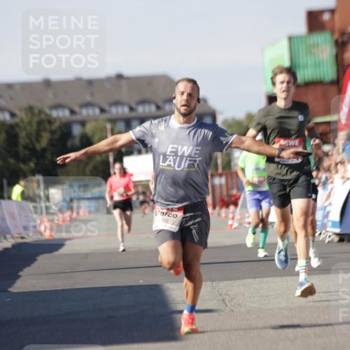 03.10.2025 - Köhlbrandbrückenlauf Jannik Wohlers http://msf.ph/oto/9090797 03.10.2025 12:53:54 Ziel 4030, 4088, 6002, 6085, 6422, 6817 meine-sportfotos.de