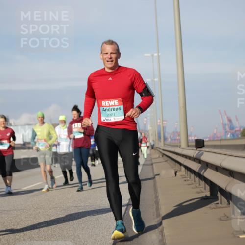 03.10.2025 - Köhlbrandbrückenlauf Jannik Wohlers http://msf.ph/oto/9090800 03.10.2025 10:10:33 Position 3 2258, 2321 meine-sportfotos.de