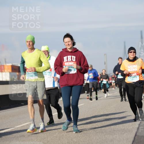 03.10.2025 - Köhlbrandbrückenlauf Jannik Wohlers http://msf.ph/oto/9090805 03.10.2025 10:10:35 Position 3 098, 1867, 2492, 1096, 1097 meine-sportfotos.de