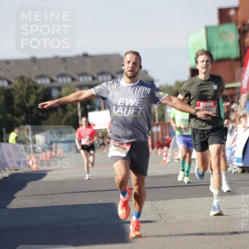 03.10.2025 - Köhlbrandbrückenlauf Jannik Wohlers http://msf.ph/oto/9090806 03.10.2025 12:53:54 Ziel 4030, 4088, 6002, 6085, 6422, 6817 meine-sportfotos.de
