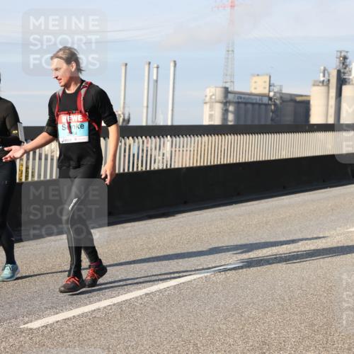 03.10.2025 - Köhlbrandbrückenlauf Lena Gebhardt http://msf.ph/oto/9090807 03.10.2025 10:07:43 Position 2 3383, 3384 meine-sportfotos.de