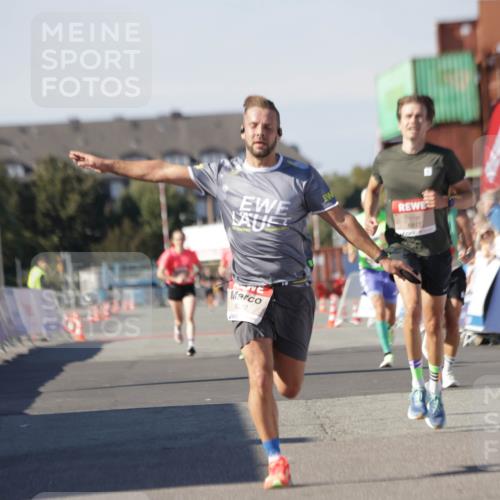 03.10.2025 - Köhlbrandbrückenlauf Jannik Wohlers http://msf.ph/oto/9090836 03.10.2025 12:53:54 Ziel 4030, 4088, 6002, 6085, 6422, 6817 meine-sportfotos.de