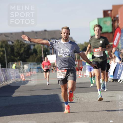 03.10.2025 - Köhlbrandbrückenlauf Jannik Wohlers http://msf.ph/oto/9090859 03.10.2025 12:53:55 Ziel 4030, 4088, 6002, 6085, 6422, 6817 meine-sportfotos.de