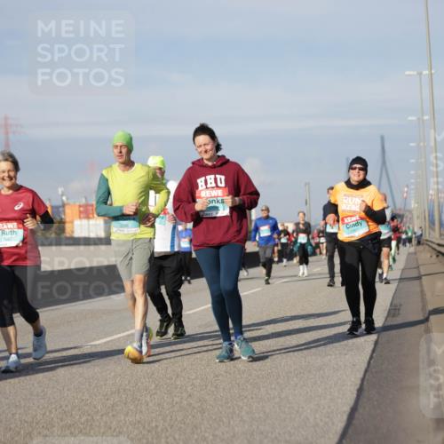 03.10.2025 - Köhlbrandbrückenlauf Jannik Wohlers http://msf.ph/oto/9090860 03.10.2025 10:10:36 Position 3 1097, 1098, 1096 meine-sportfotos.de