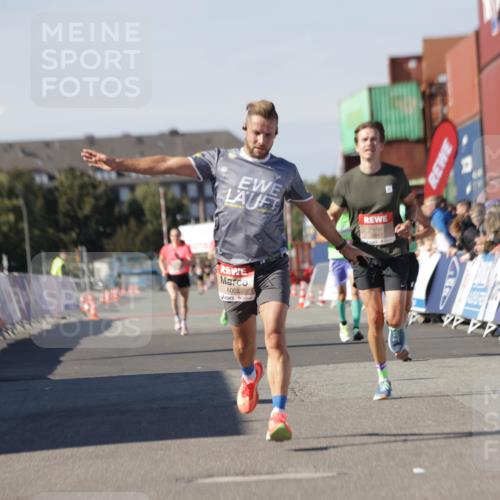 03.10.2025 - Köhlbrandbrückenlauf Jannik Wohlers http://msf.ph/oto/9090871 03.10.2025 12:53:55 Ziel 4030, 4088, 6002, 6085, 6422, 6817 meine-sportfotos.de