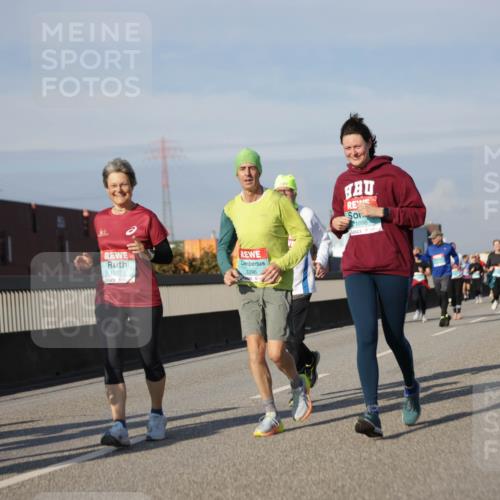 03.10.2025 - Köhlbrandbrückenlauf Jannik Wohlers http://msf.ph/oto/9090872 03.10.2025 10:10:36 Position 3 1097, 1096, 1098 meine-sportfotos.de