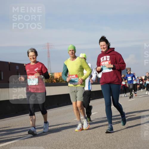 03.10.2025 - Köhlbrandbrückenlauf Jannik Wohlers http://msf.ph/oto/9090876 03.10.2025 10:10:37 Position 3 3384, 1097, 1098 meine-sportfotos.de