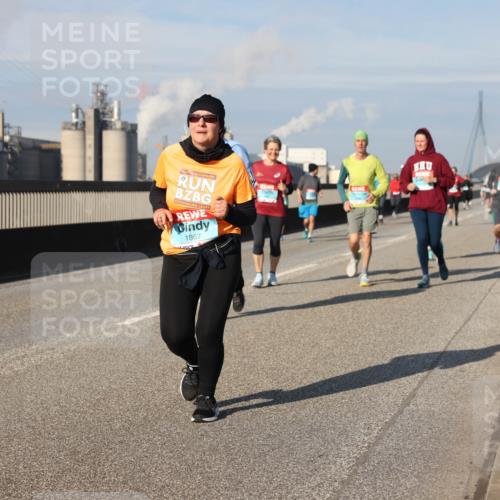 03.10.2025 - Köhlbrandbrückenlauf Lena Gebhardt http://msf.ph/oto/9090886 03.10.2025 10:07:46 Position 2 1867 meine-sportfotos.de