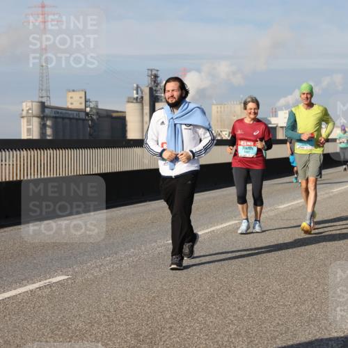 03.10.2025 - Köhlbrandbrückenlauf Lena Gebhardt http://msf.ph/oto/9090900 03.10.2025 10:07:47 Position 2 1097 meine-sportfotos.de