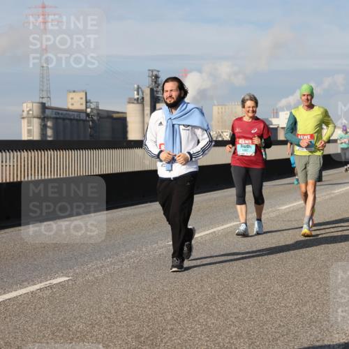03.10.2025 - Köhlbrandbrückenlauf Lena Gebhardt http://msf.ph/oto/9090912 03.10.2025 10:07:47 Position 2 1097, 1098 meine-sportfotos.de