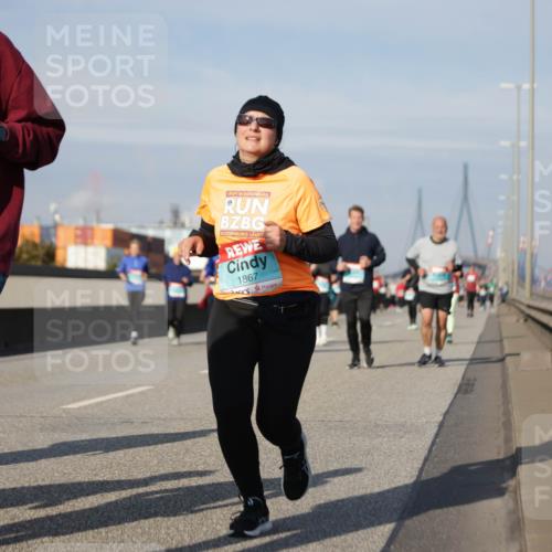 03.10.2025 - Köhlbrandbrückenlauf Jannik Wohlers http://msf.ph/oto/9090915 03.10.2025 10:10:38 Position 3 1098, 1867 meine-sportfotos.de