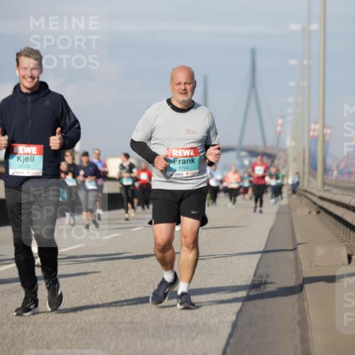 03.10.2025 - Köhlbrandbrückenlauf Jannik Wohlers http://msf.ph/oto/9090931 03.10.2025 10:10:41 Position 3 2624, 1704 meine-sportfotos.de