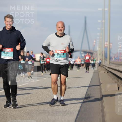03.10.2025 - Köhlbrandbrückenlauf Jannik Wohlers http://msf.ph/oto/9090934 03.10.2025 10:10:41 Position 3 2624, 1704 meine-sportfotos.de